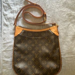 Authentic Louis Vuitton monogram Odeon PM Crossbody. Excellent shape.